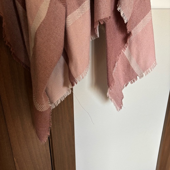 LC Lauren Conrad Blush Pink Plaid Blanket Shawl Wrap Winter - Picture 5 of 5